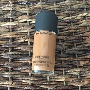 Studio Fix Fluid Foundation NC50